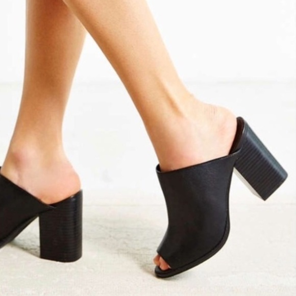 Urban Outfitters Shoes - Urban Outfitters black open toe mules